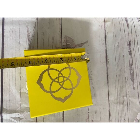 Kendra Scott gift box and bag set - Picture 10 of 11